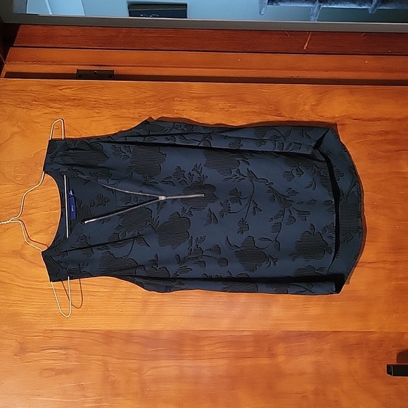 Apt 9, green blouse w/ black flowers. Tank top style w/ front adjustable zipper - Picture 1 of 5